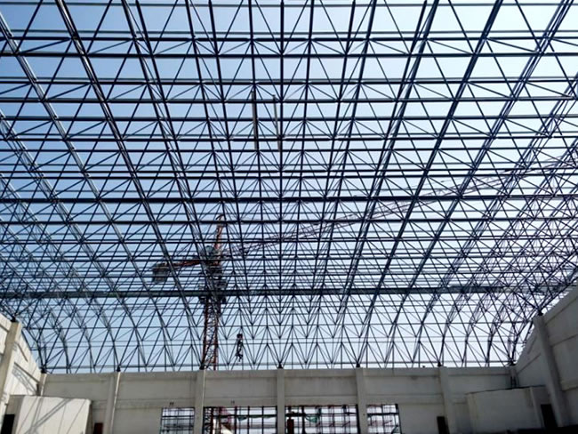 安徽無(wú)為縣體育中心網(wǎng)架